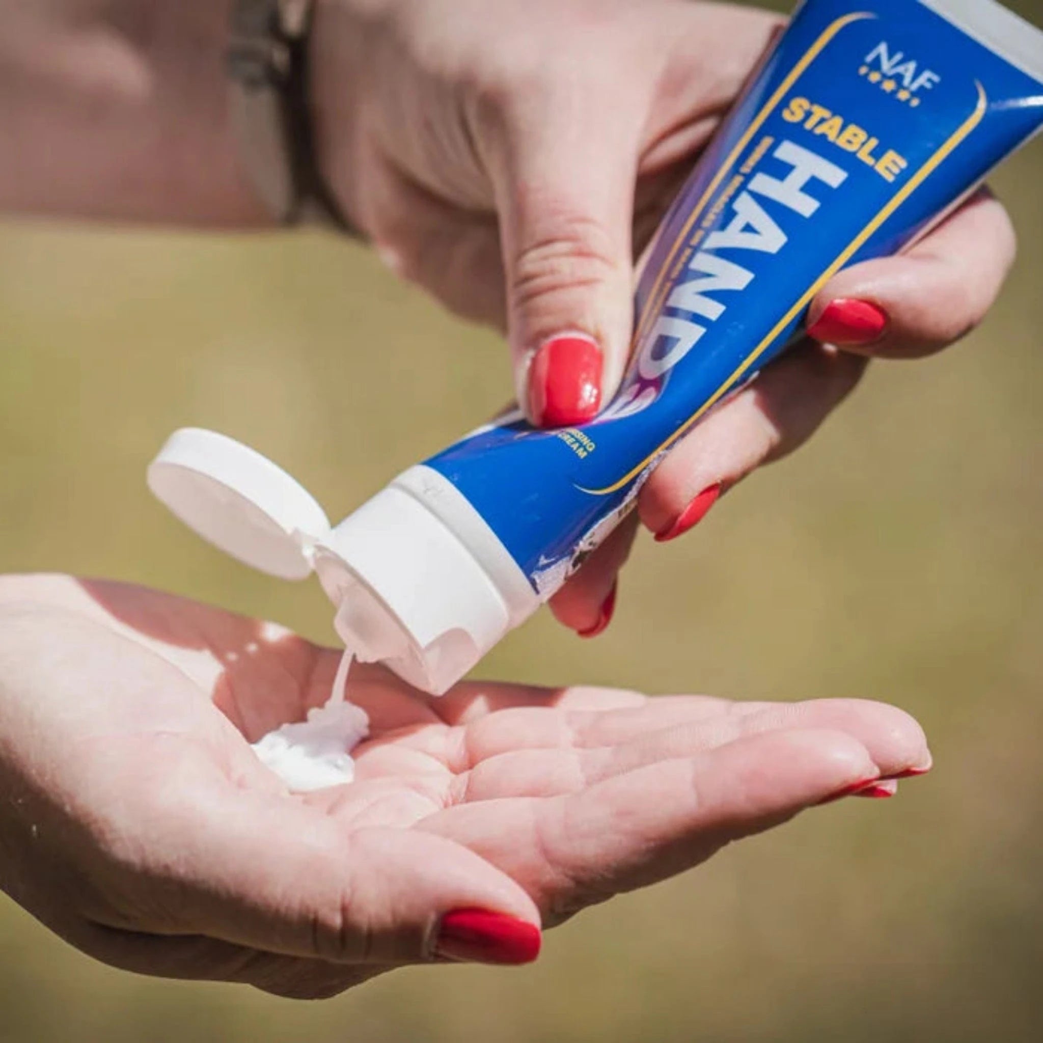 naf-equine Stable Hands each Cream