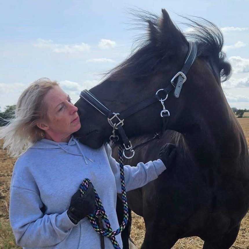 Lady with a black horse 